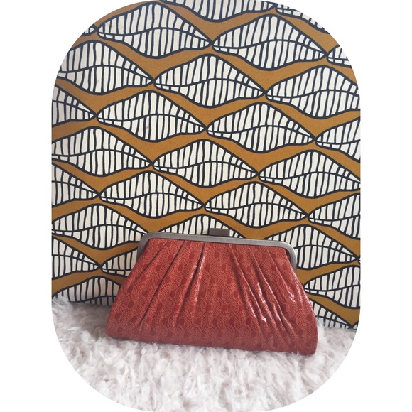 Coral clutch - Picture 1 of 3